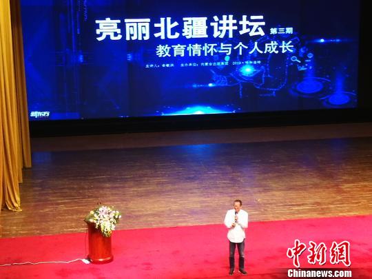 俞敏洪称每年翻阅200多本书“每一分钟都不能浪费”