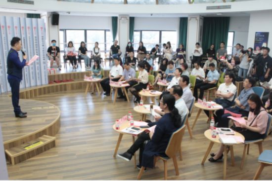 玫瑰书香第六期读书会暨市直宣传文化单位故事分享会举行